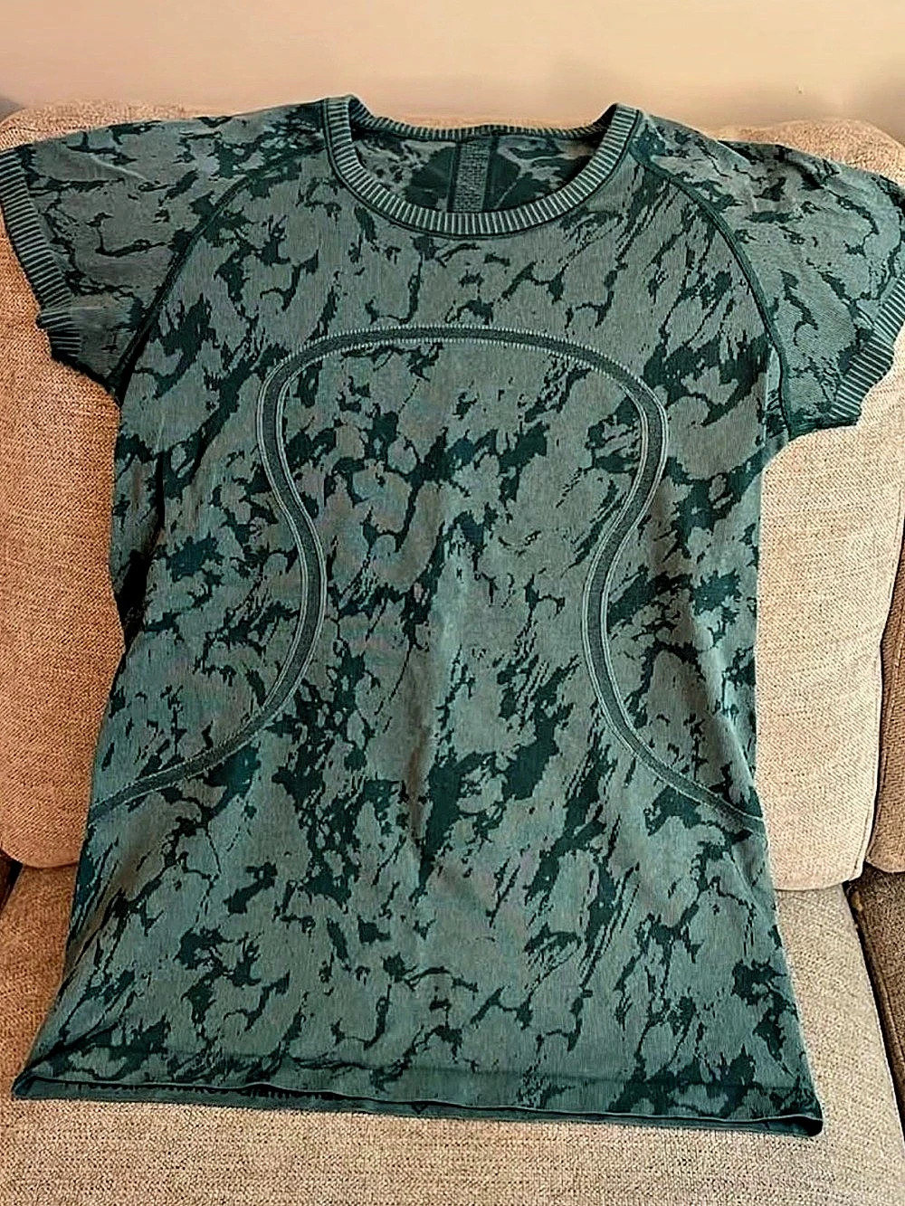 Lululemon Swiftly Tech Short Sleeve Crew Abstract Top in Green
